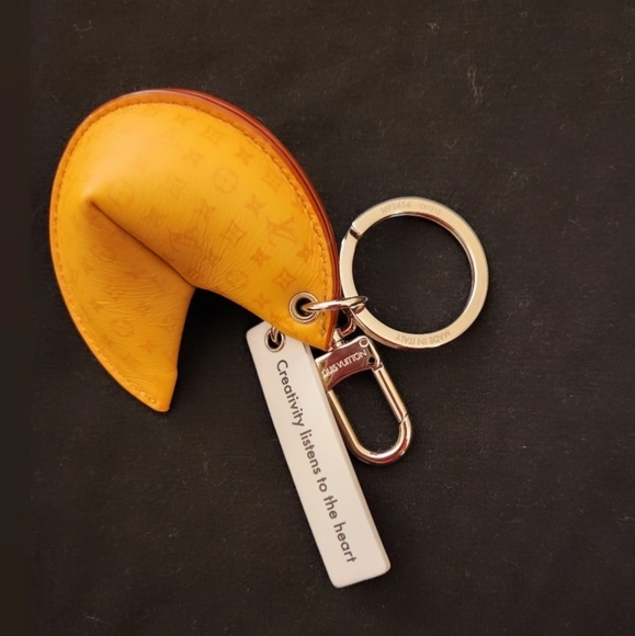 ***BRAND NEW*** Rare Louis Vuitton Monogram Fortune Cookie Bag Charm Key Holder - Picture 7 of 7